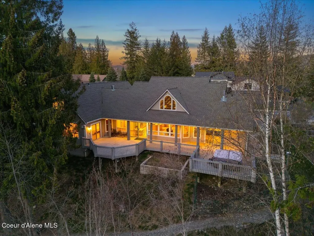 212 Canoe Cove Sandpoint ID 83864