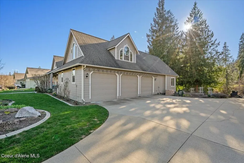 212 Canoe Cove Sandpoint ID 83864