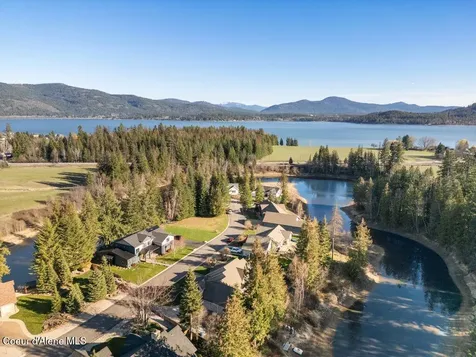 212 Canoe Cove Lane Sandpoint ID 83864