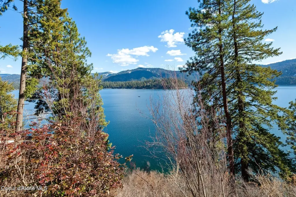 5666 E Waverly Loop Hayden ID 83835
