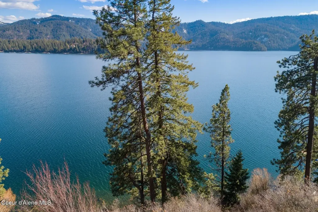 5666 E Waverly Loop Hayden ID 83835