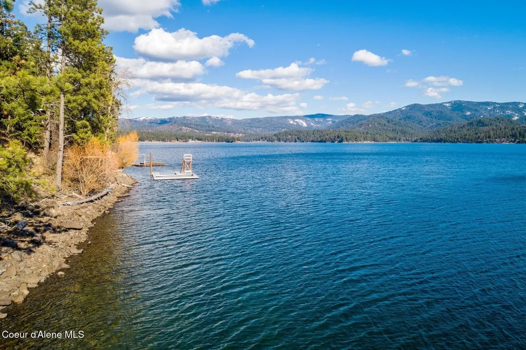 5666 E Waverly Loop Hayden ID 83835
