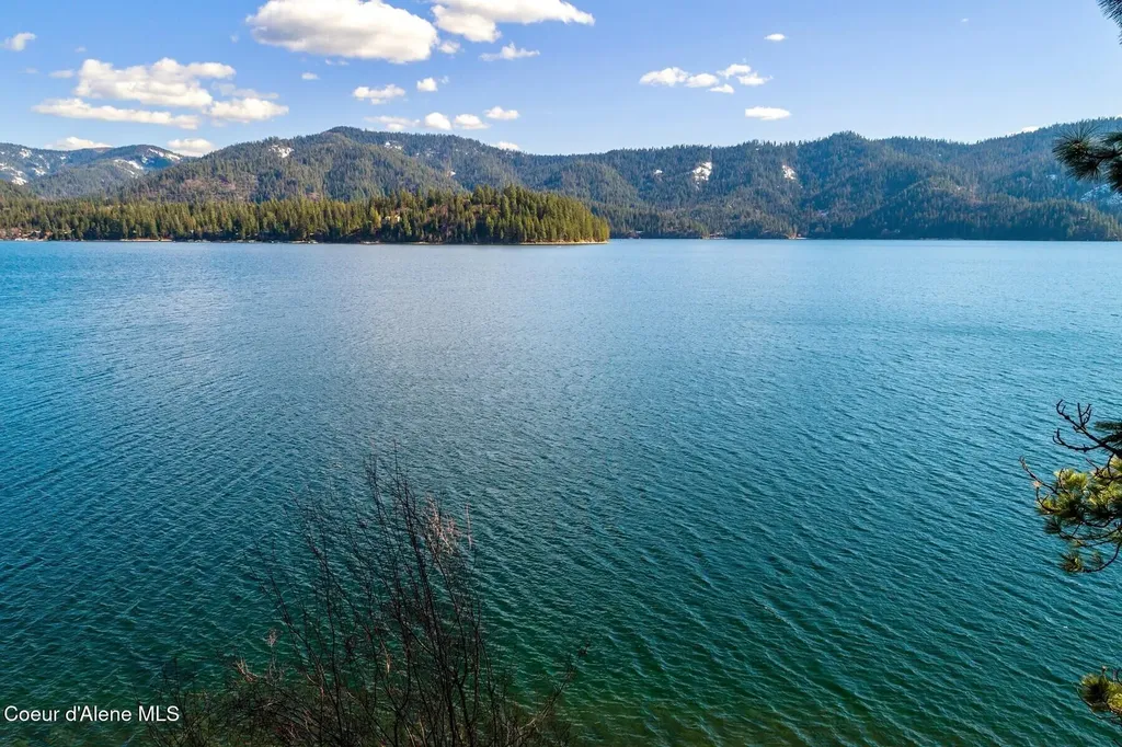 5666 E Waverly Loop Hayden ID 83835