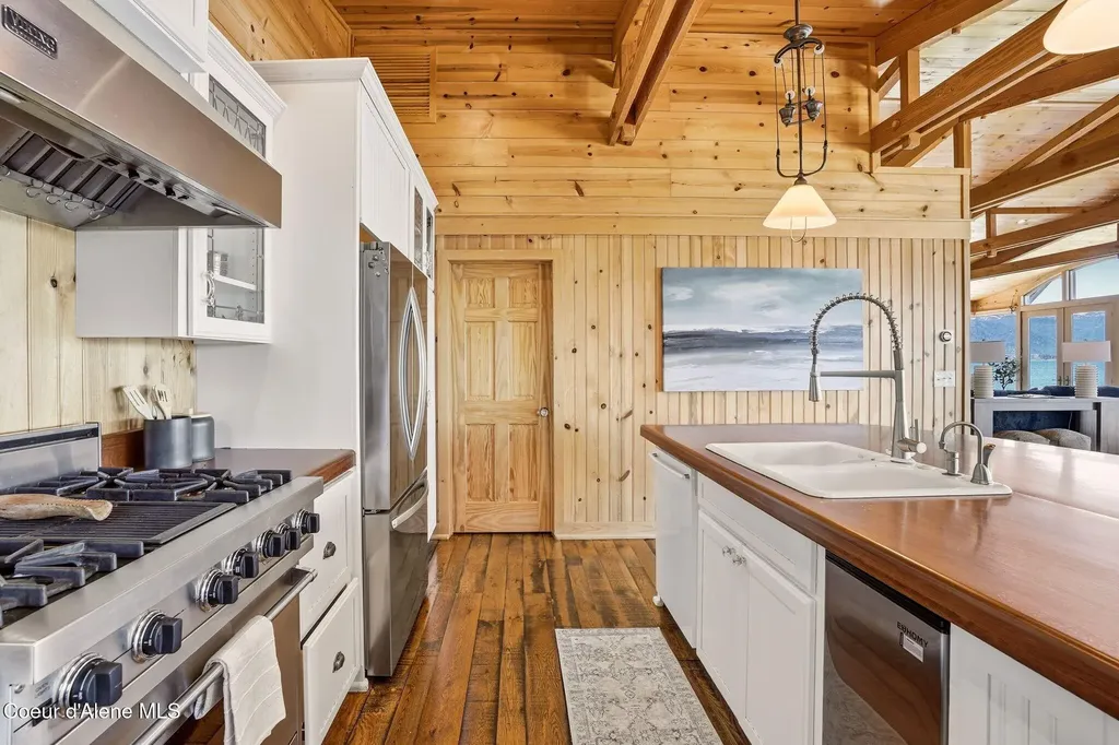 5015 Bottle Bay Road Sagle ID 83860