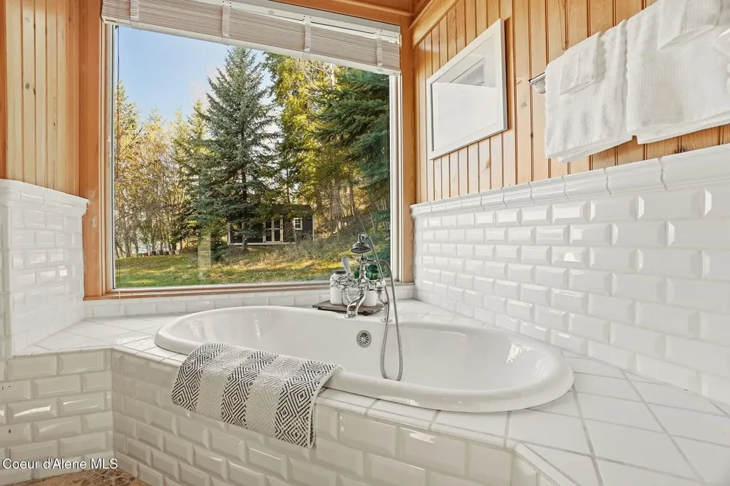5015 Bottle Bay Road Sagle ID 83860