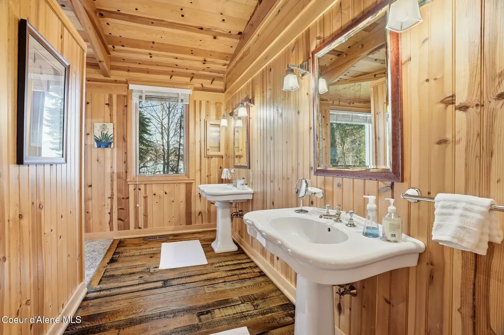 5015 Bottle Bay Road Sagle ID 83860