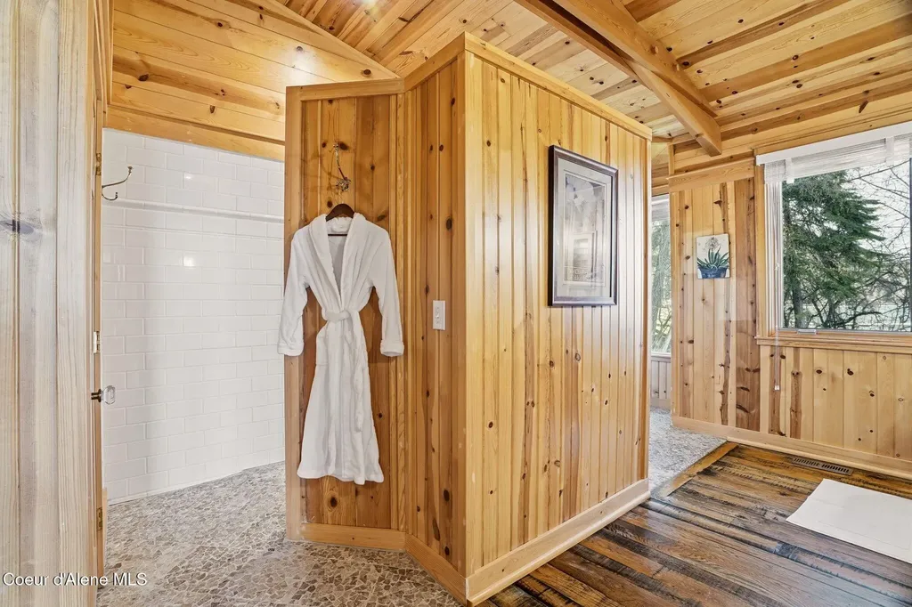 5015 Bottle Bay Road Sagle ID 83860