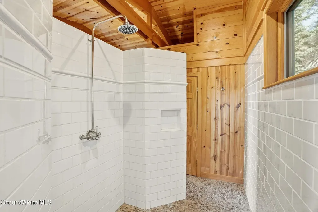 5015 Bottle Bay Road Sagle ID 83860
