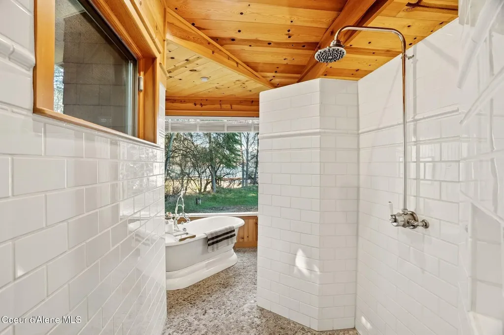 5015 Bottle Bay Road Sagle ID 83860