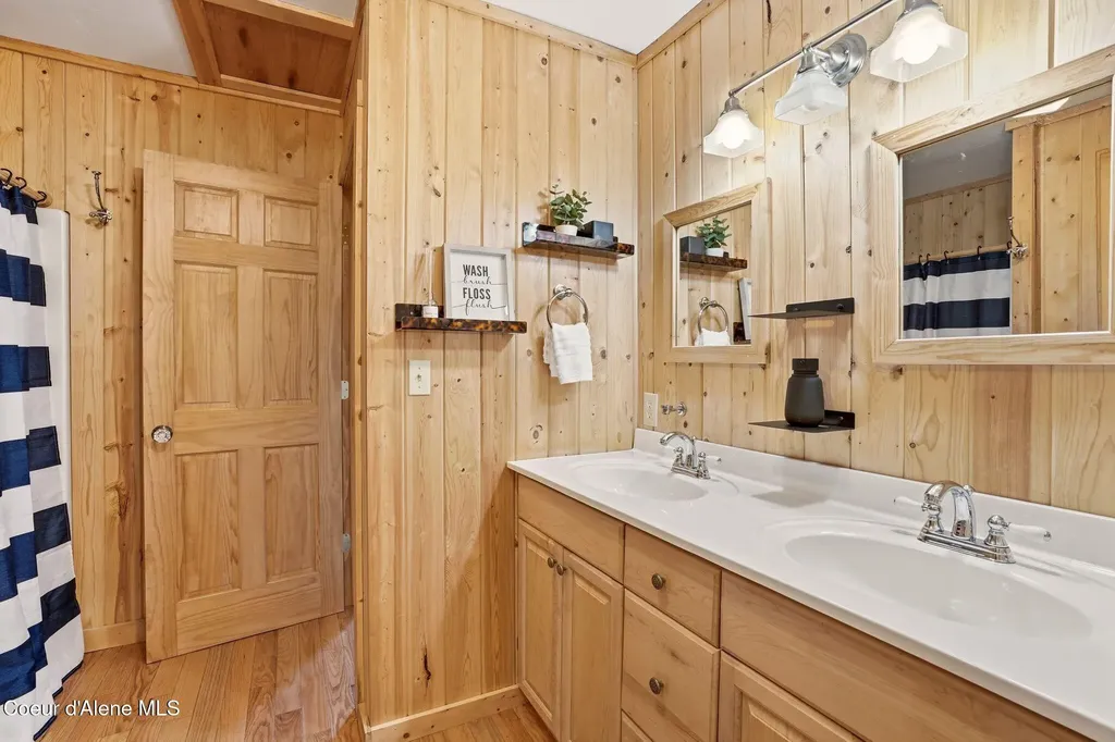 5015 Bottle Bay Road Sagle ID 83860