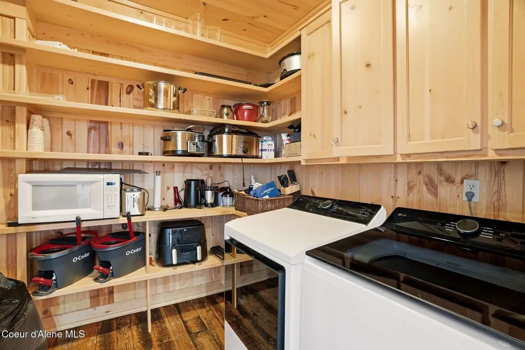 5015 Bottle Bay Road Sagle ID 83860