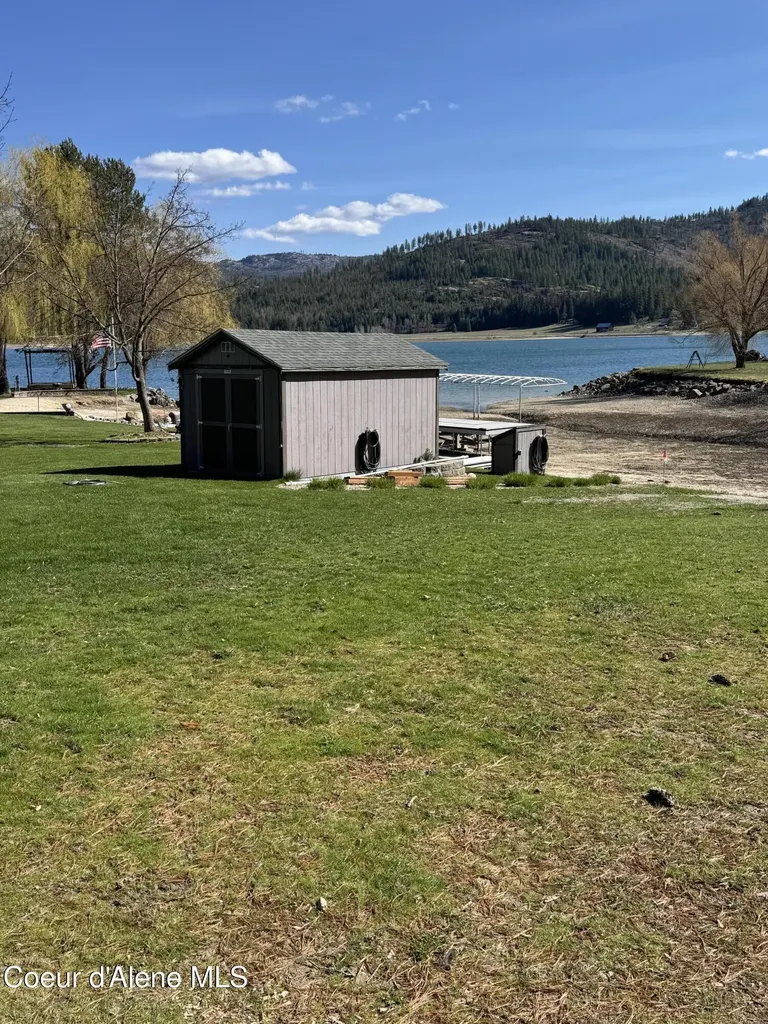 265 Campbell Loop Laclede ID 83841