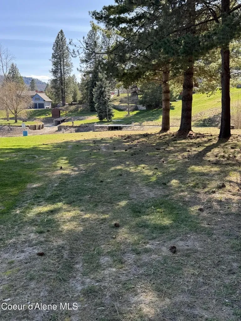 265 Campbell Loop Laclede ID 83841
