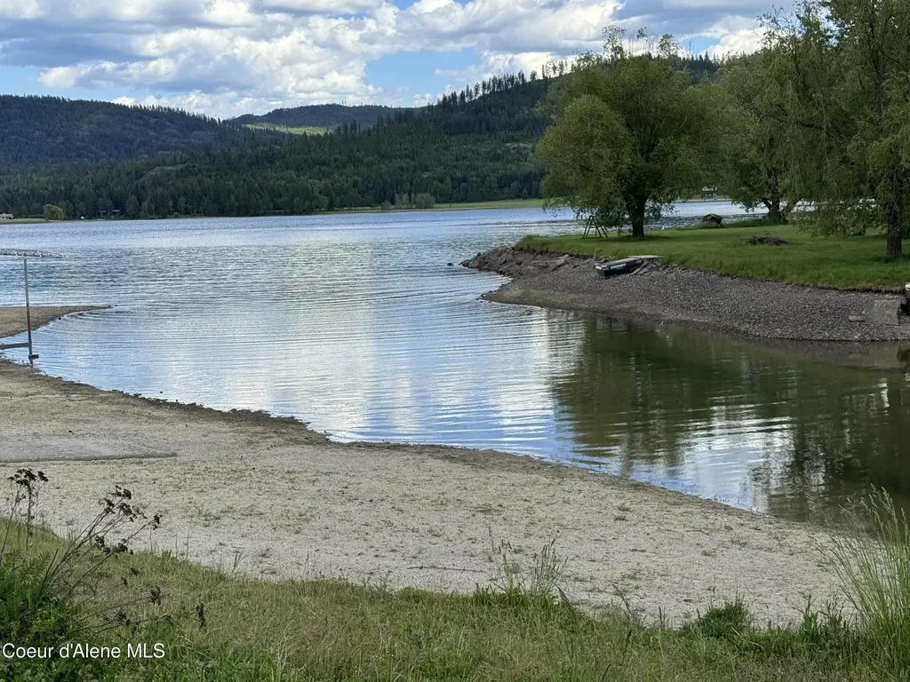 265 Campbell Loop Laclede ID 83841
