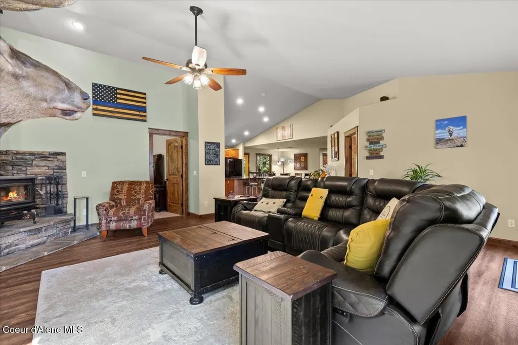438 Berry Hill Cocolalla ID 83813