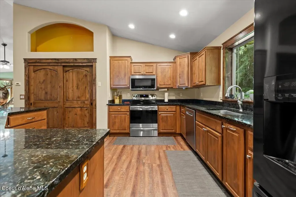 438 Berry Hill Cocolalla ID 83813