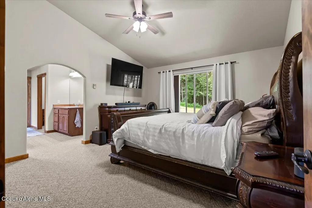438 Berry Hill Cocolalla ID 83813
