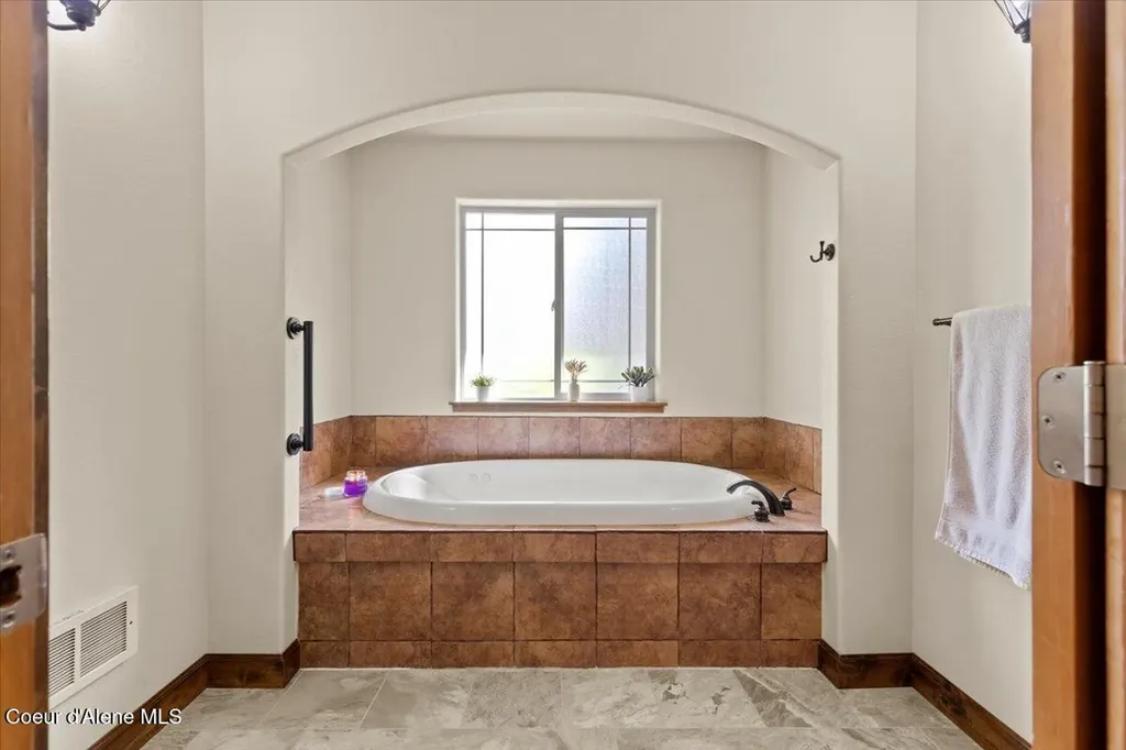 438 Berry Hill Cocolalla ID 83813