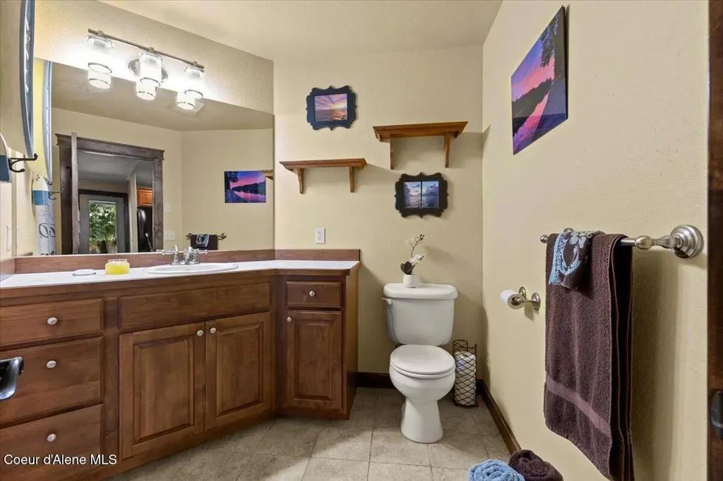 438 Berry Hill Cocolalla ID 83813