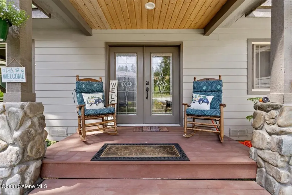 438 Berry Hill Cocolalla ID 83813
