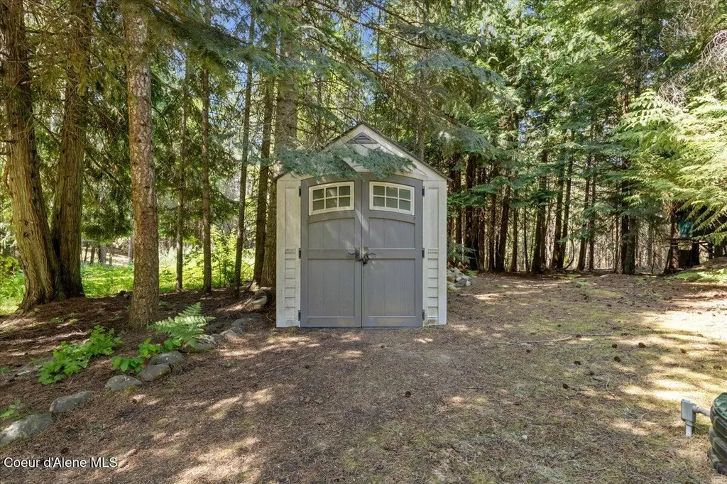 438 Berry Hill Cocolalla ID 83813