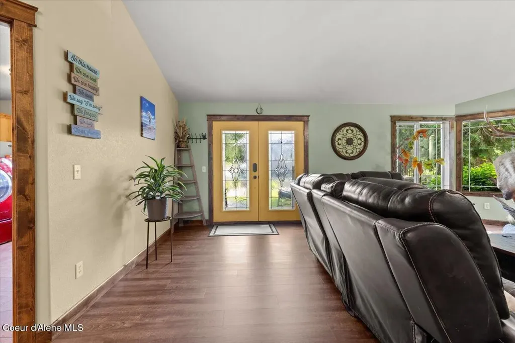 438 Berry Hill Cocolalla ID 83813