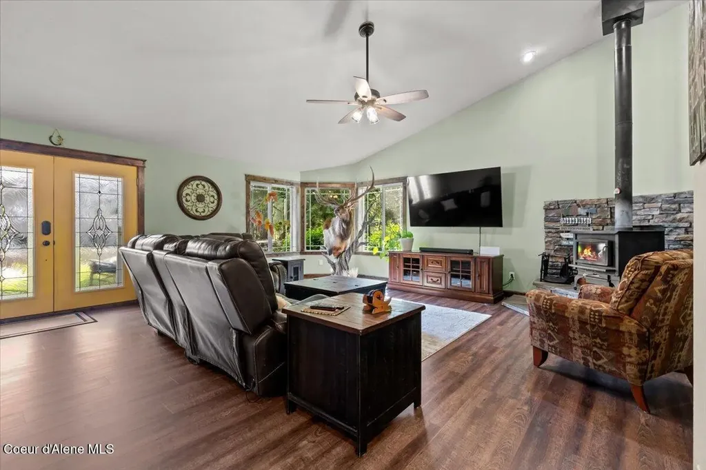 438 Berry Hill Cocolalla ID 83813