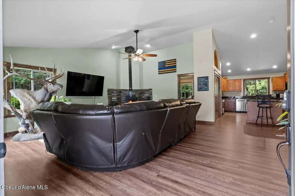 438 Berry Hill Cocolalla ID 83813