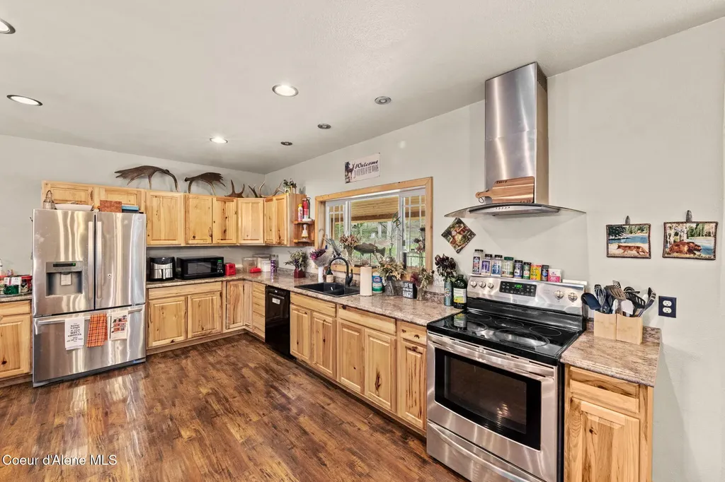414 Joan's Road Santa ID 83866