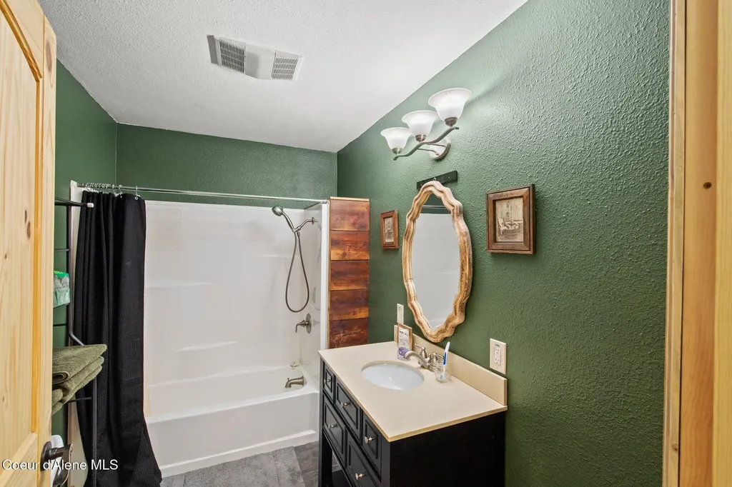 414 Joan's Road Santa ID 83866