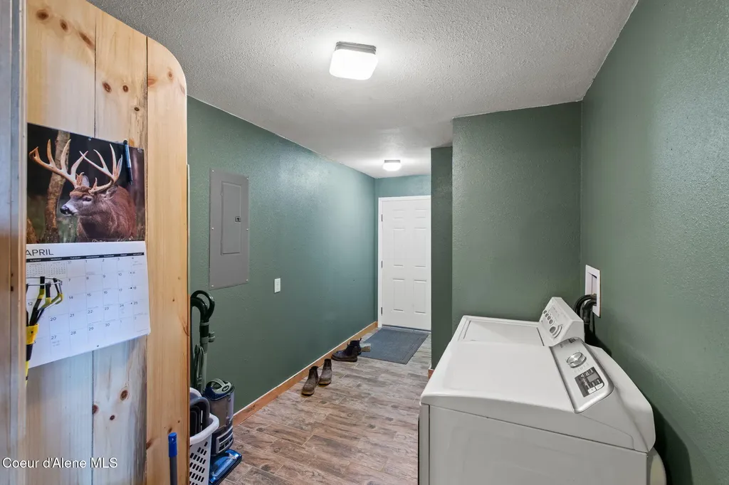 414 Joan's Road Santa ID 83866