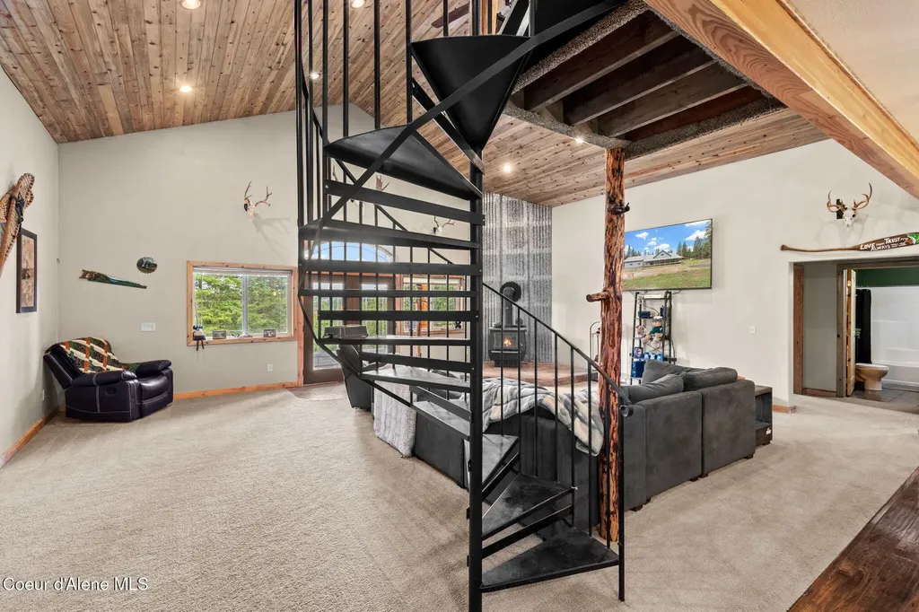 414 Joan's Road Santa ID 83866