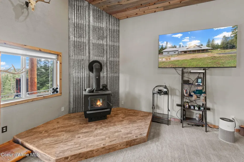 414 Joan's Road Santa ID 83866