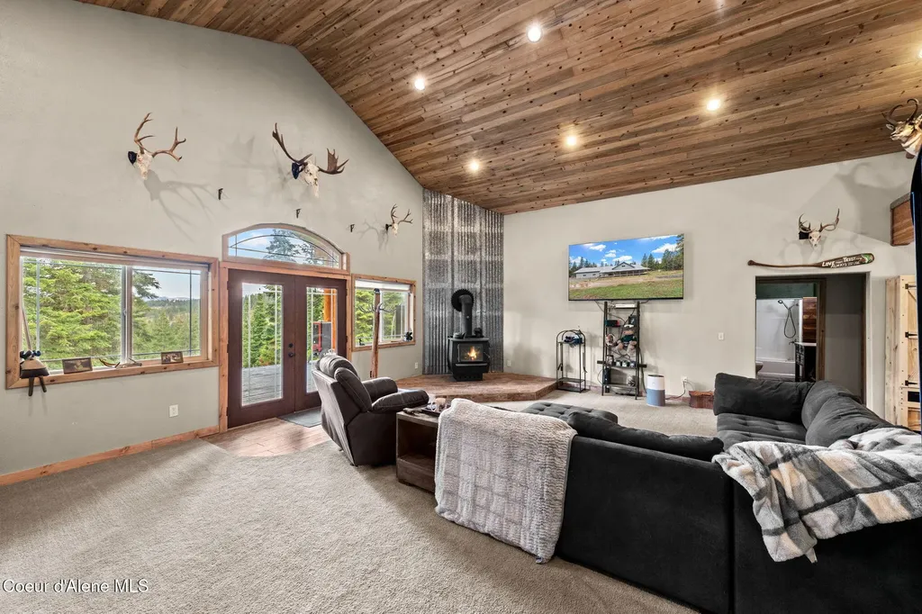 414 Joan's Road Santa ID 83866