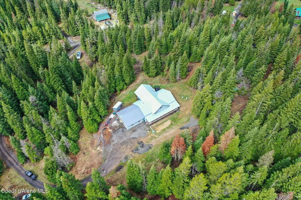 414 Joan's Road Santa ID 83866