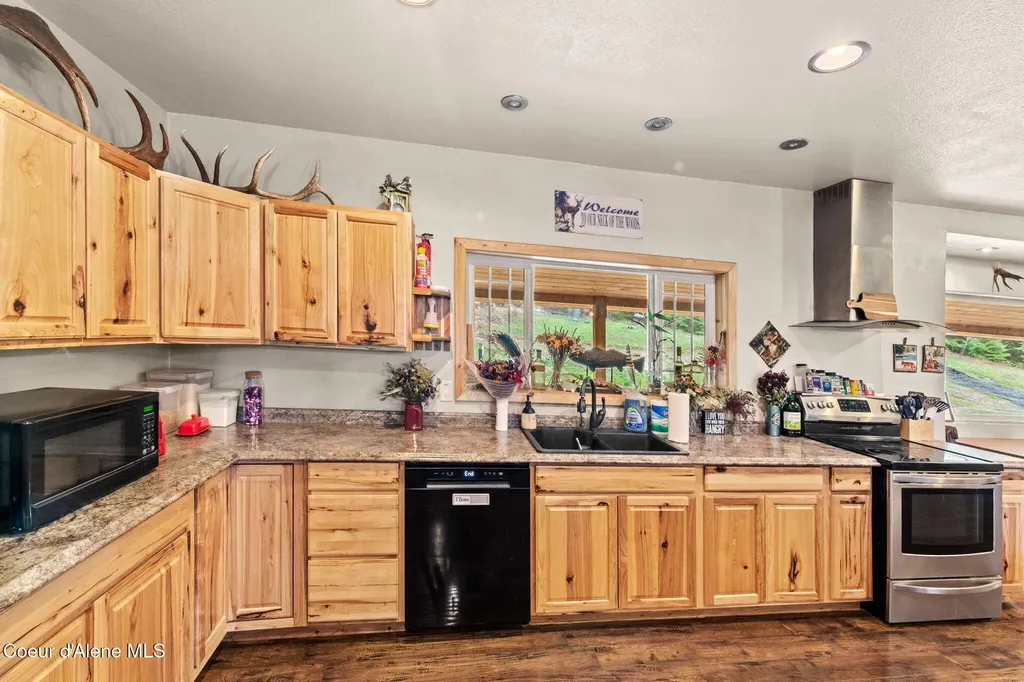 414 Joan's Road Santa ID 83866