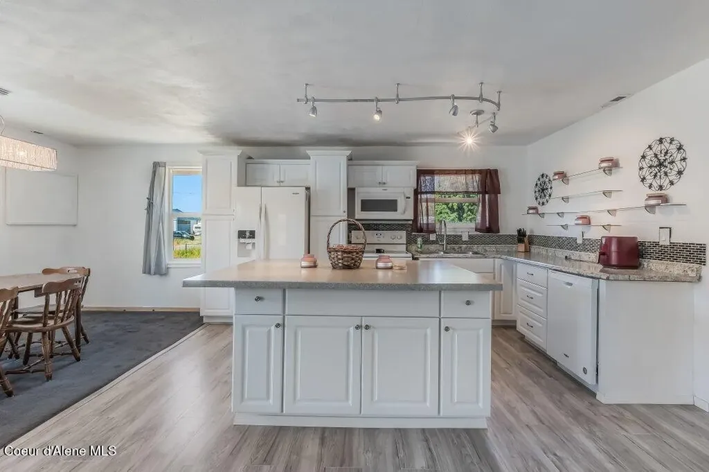 9727 W E Street Worley ID 83876