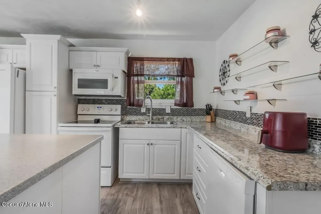 9727 W E Street Worley ID 83876