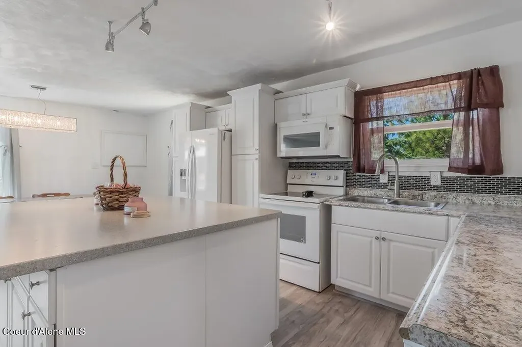 9727 W E Street Worley ID 83876
