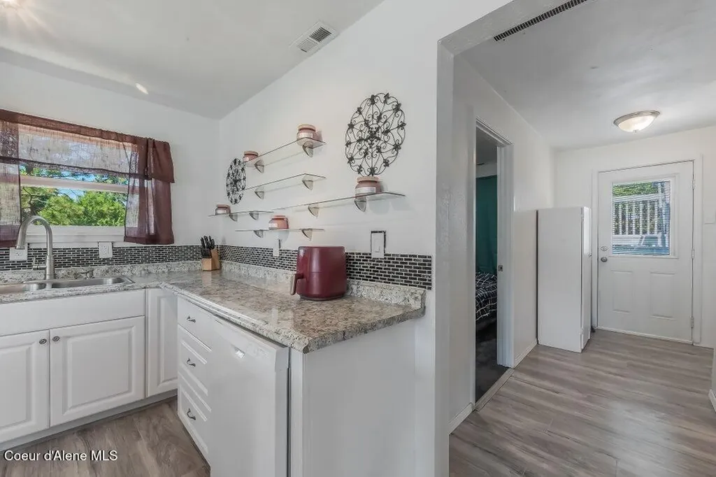 9727 W E Street Worley ID 83876