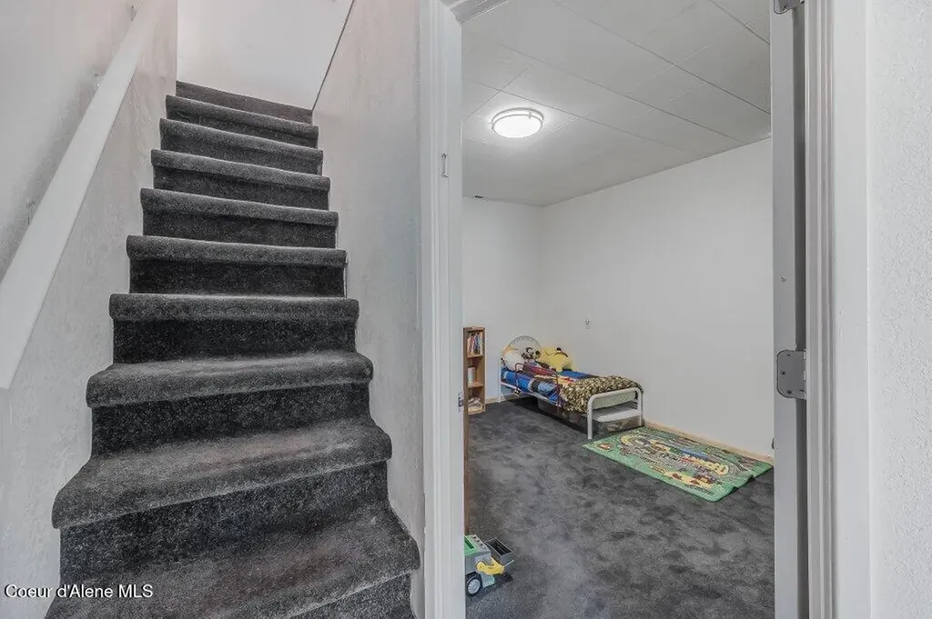 9727 W E Street Worley ID 83876