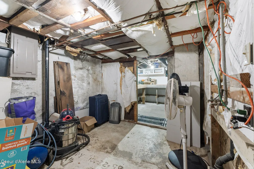 457 E Market Avenue Kellogg ID 83837
