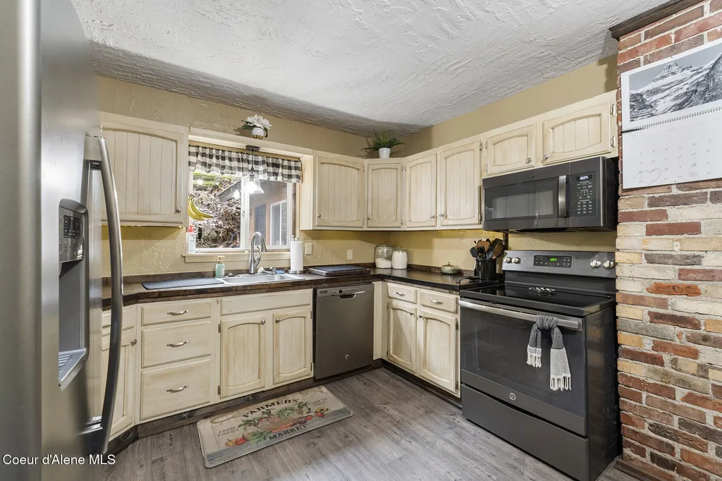 457 E Market Avenue Kellogg ID 83837