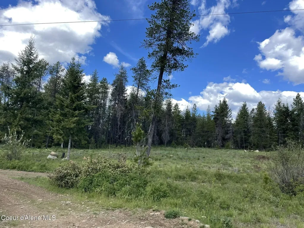 Nna 14th Avenue Spirit Lake ID 83869