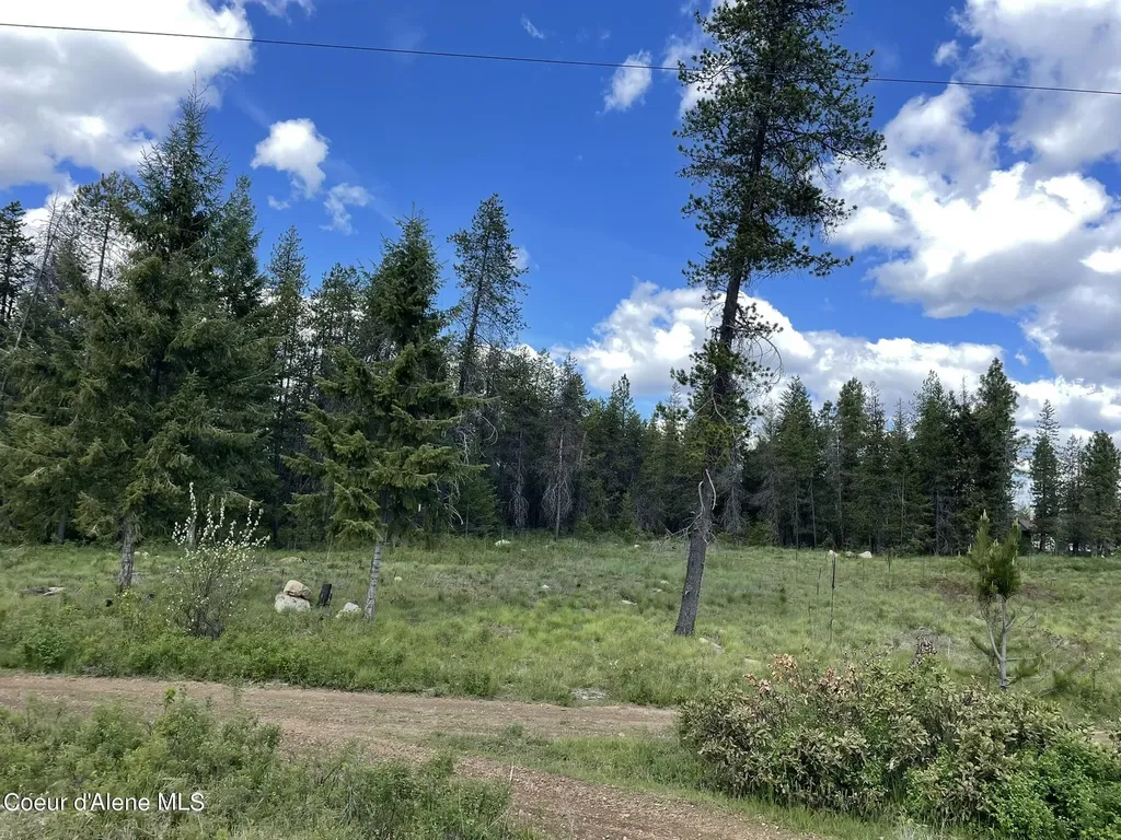 Nna 14th Avenue Spirit Lake ID 83869