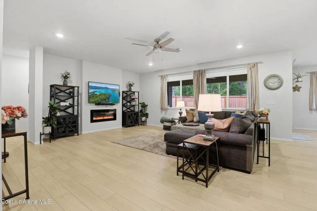 248 E Sandmyrtle Avenue Hayden ID 83835