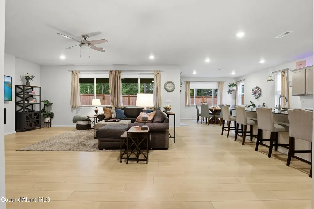 248 E Sandmyrtle Avenue Hayden ID 83835