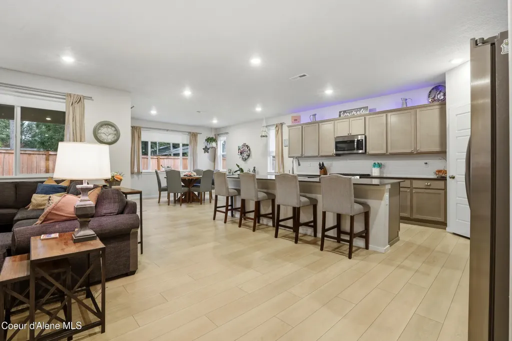 248 E Sandmyrtle Avenue Hayden ID 83835