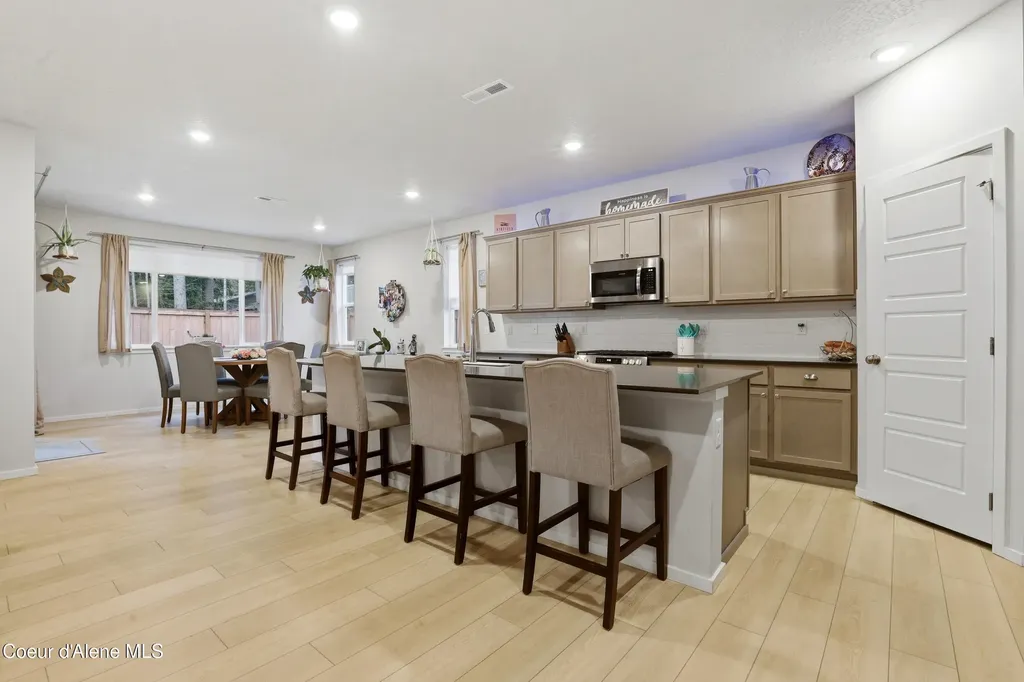 248 E Sandmyrtle Avenue Hayden ID 83835