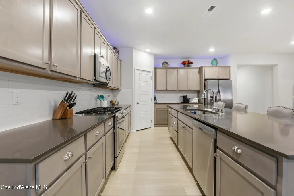 248 E Sandmyrtle Avenue Hayden ID 83835